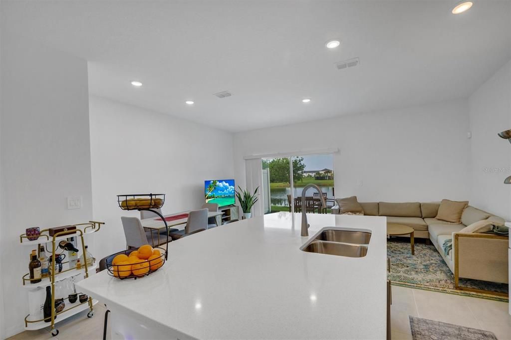 En Venta: $310,000 (3 camas, 2 baños, 1407 Pies cuadrados)