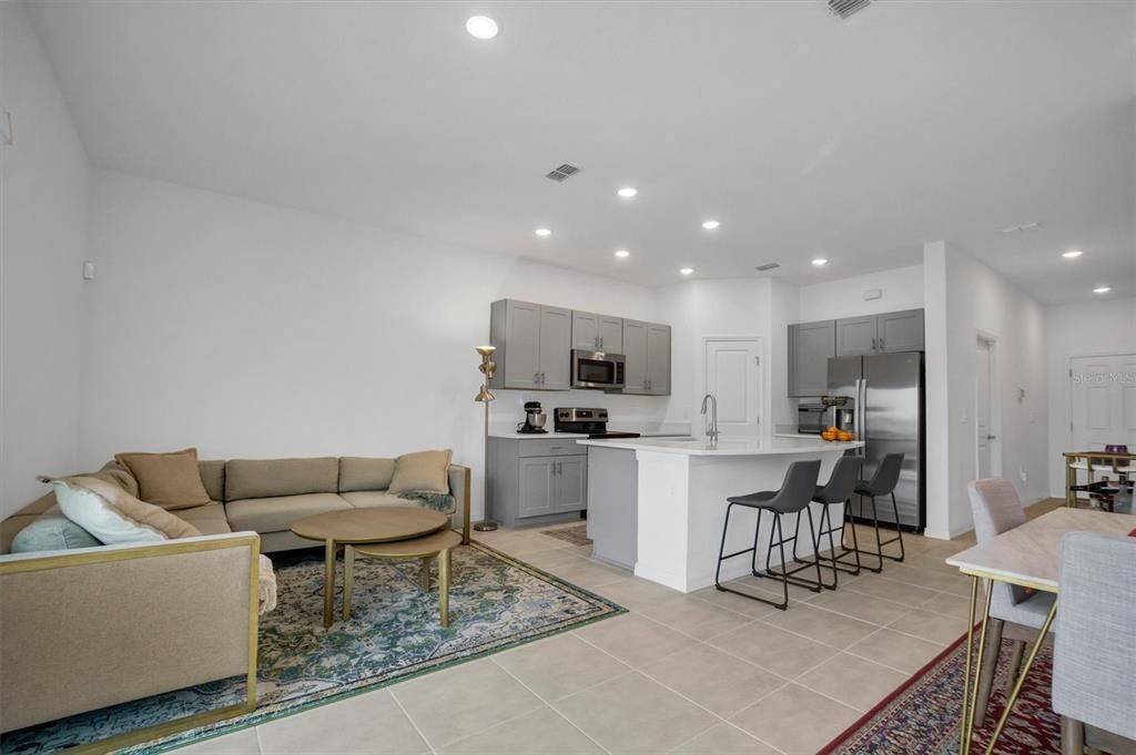 En Venta: $310,000 (3 camas, 2 baños, 1407 Pies cuadrados)