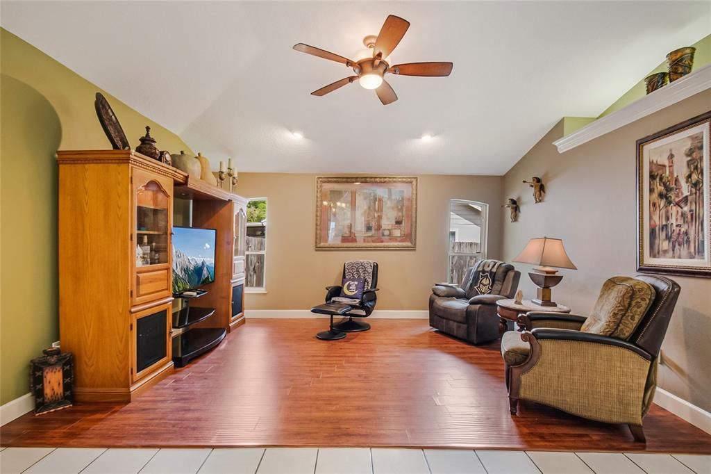 Activo con contrato: $419,995 (3 camas, 2 baños, 2068 Pies cuadrados)
