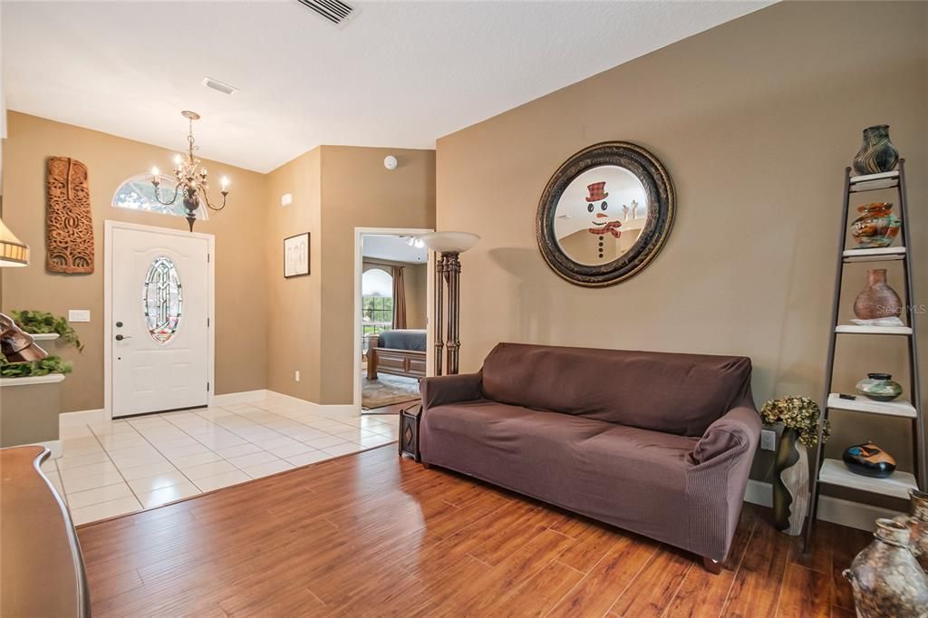 Activo con contrato: $419,995 (3 camas, 2 baños, 2068 Pies cuadrados)