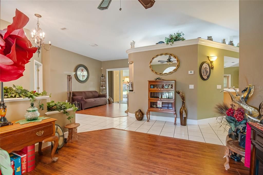 Activo con contrato: $419,995 (3 camas, 2 baños, 2068 Pies cuadrados)