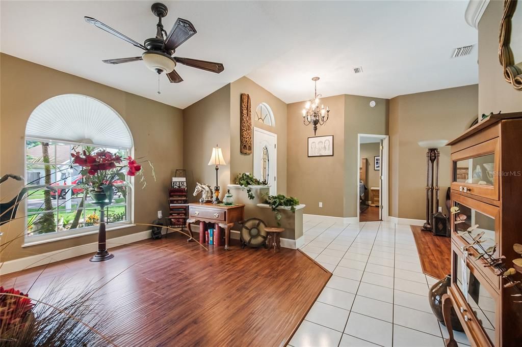 Activo con contrato: $419,995 (3 camas, 2 baños, 2068 Pies cuadrados)