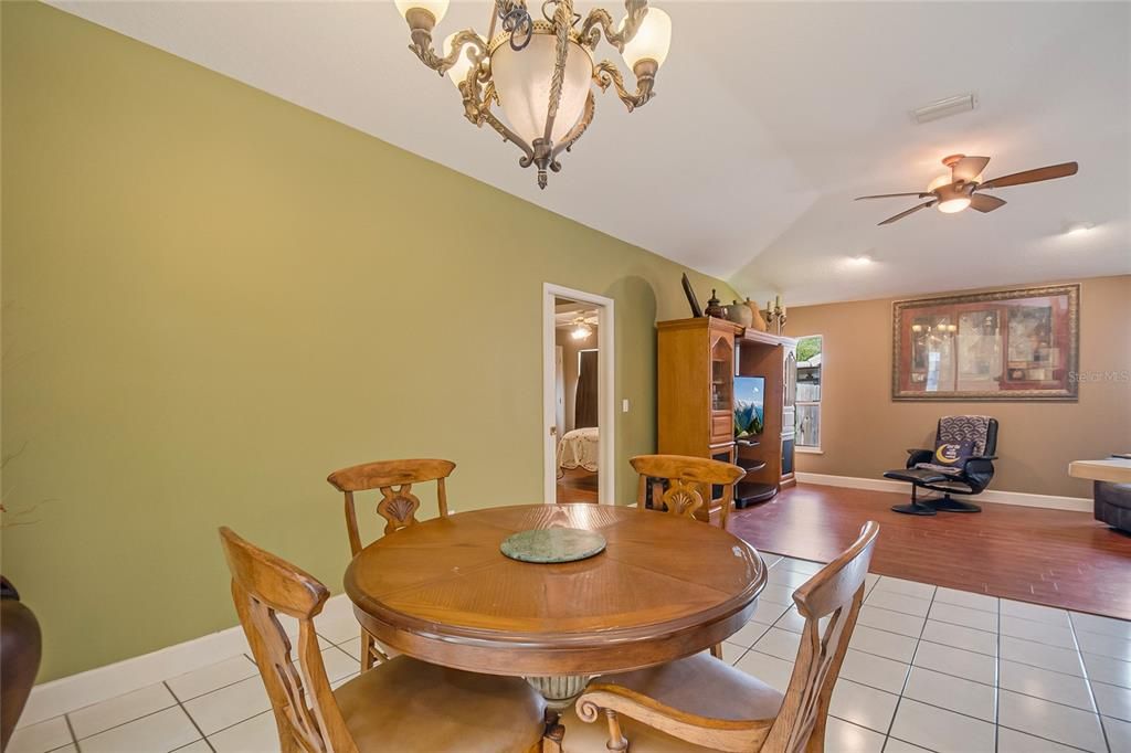 Activo con contrato: $419,995 (3 camas, 2 baños, 2068 Pies cuadrados)