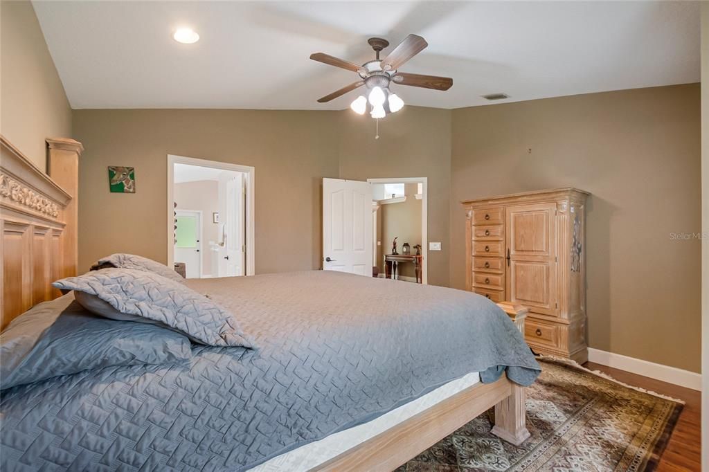 Activo con contrato: $419,995 (3 camas, 2 baños, 2068 Pies cuadrados)