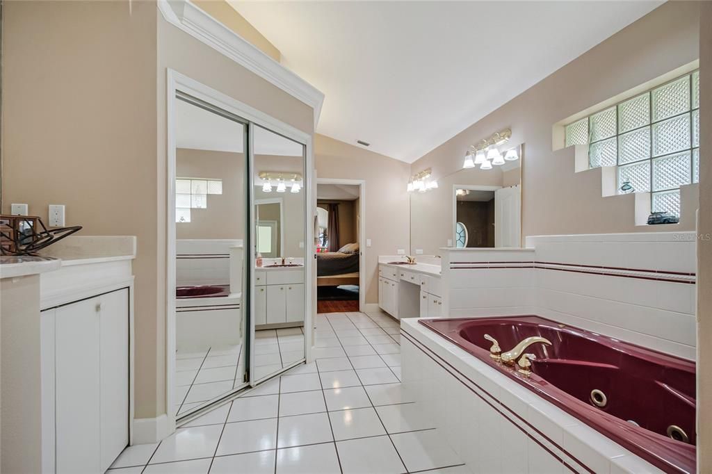 Activo con contrato: $419,995 (3 camas, 2 baños, 2068 Pies cuadrados)