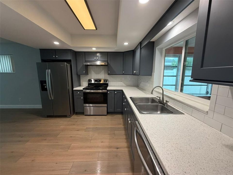 Activo con contrato: $424,900 (2 camas, 2 baños, 1422 Pies cuadrados)
