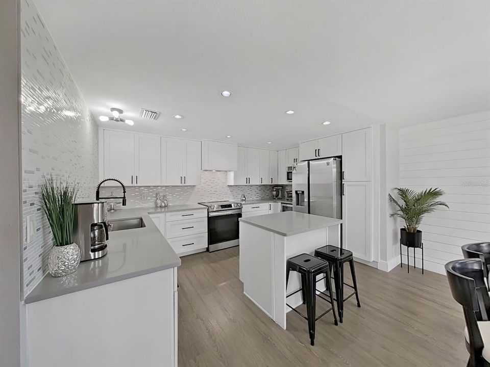 For Sale: $499,990 (2 beds, 2 baths, 1400 Square Feet)
