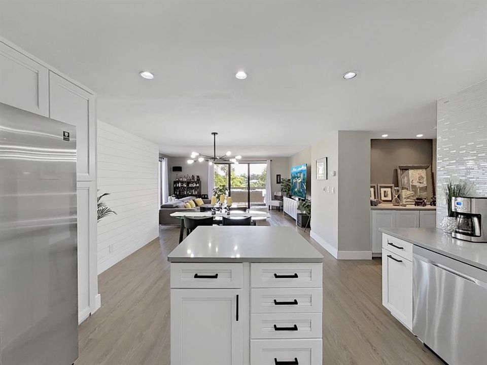 For Sale: $499,990 (2 beds, 2 baths, 1400 Square Feet)