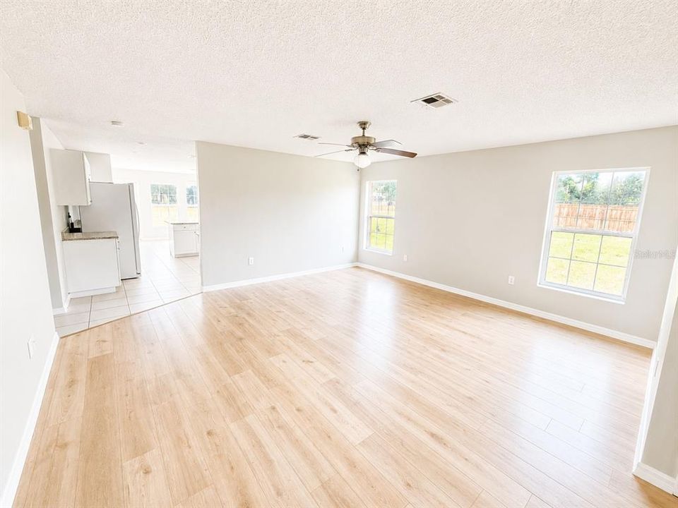 На продажу: $349,900 (3 спален, 2 ванн, 1808 Квадратных фут)