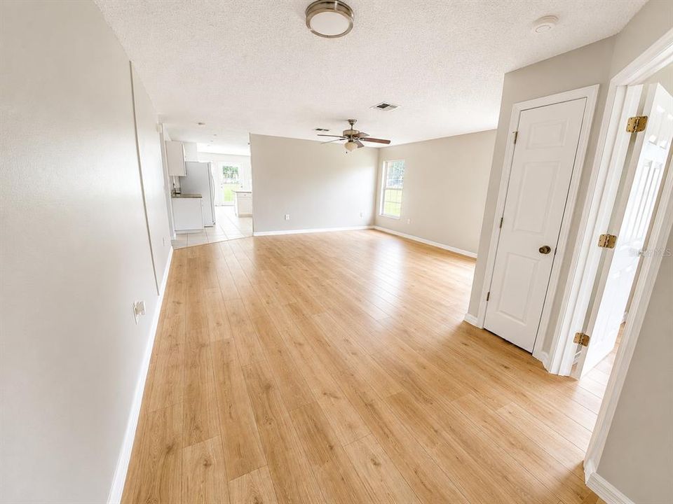 На продажу: $349,900 (3 спален, 2 ванн, 1808 Квадратных фут)