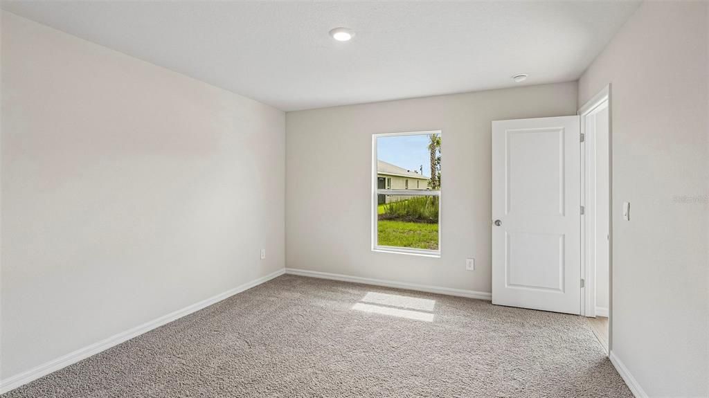 For Sale: $329,000 (5 beds, 2 baths, 1739 Square Feet)