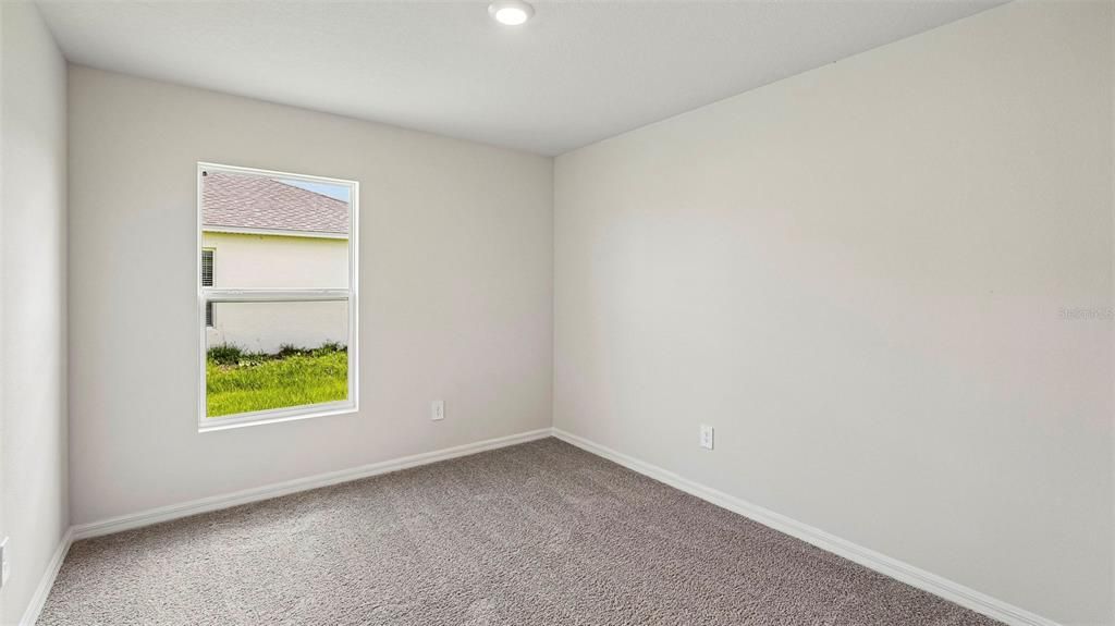 For Sale: $329,000 (5 beds, 2 baths, 1739 Square Feet)