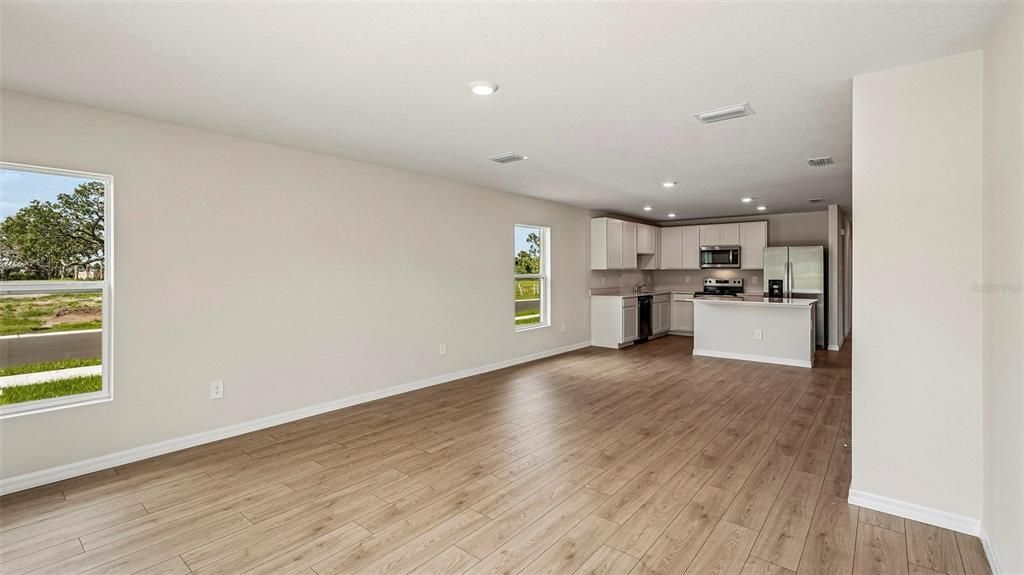 For Sale: $329,000 (5 beds, 2 baths, 1739 Square Feet)