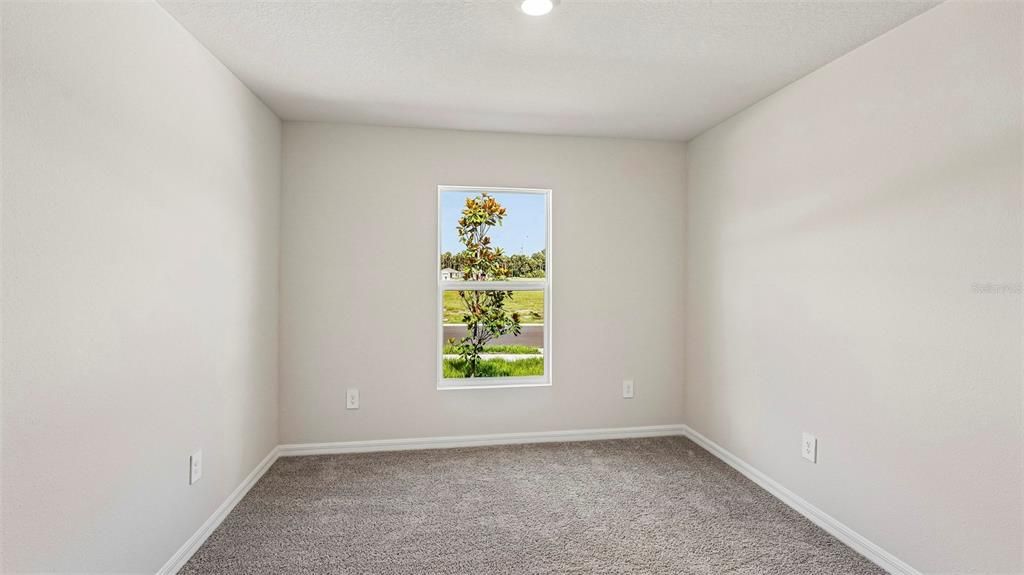 For Sale: $329,000 (5 beds, 2 baths, 1739 Square Feet)