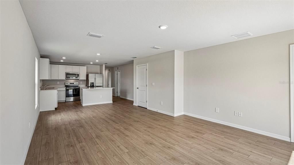 For Sale: $329,000 (5 beds, 2 baths, 1739 Square Feet)