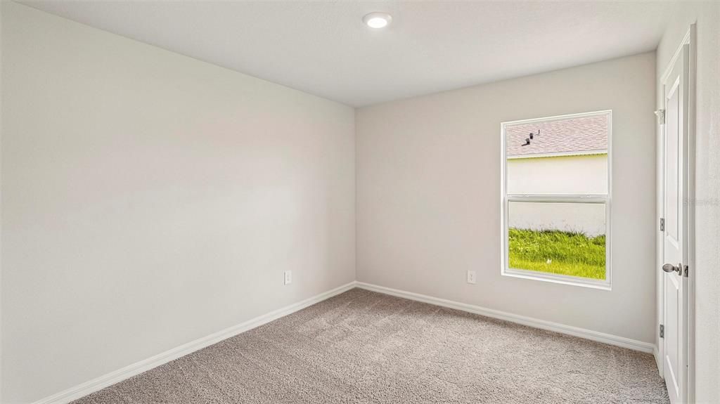 For Sale: $329,000 (5 beds, 2 baths, 1739 Square Feet)