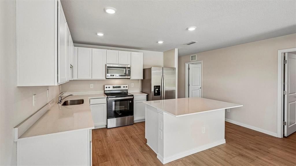 For Sale: $329,000 (5 beds, 2 baths, 1739 Square Feet)