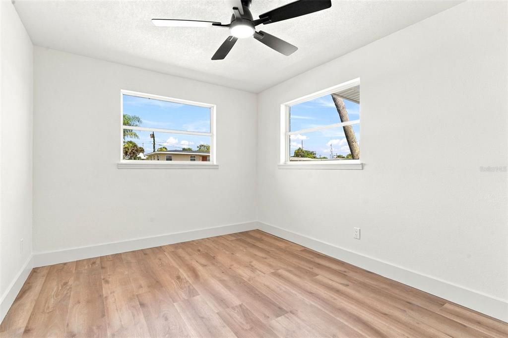 Activo con contrato: $439,000 (4 camas, 3 baños, 1940 Pies cuadrados)