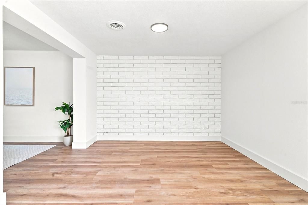 Activo con contrato: $439,000 (4 camas, 3 baños, 1940 Pies cuadrados)