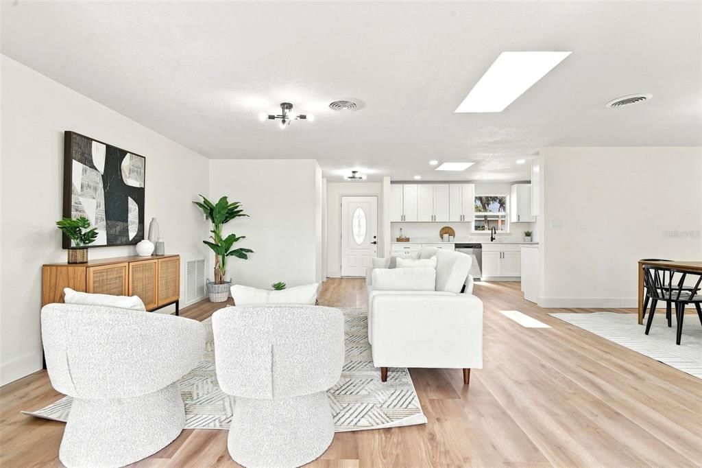 Activo con contrato: $439,000 (4 camas, 3 baños, 1940 Pies cuadrados)