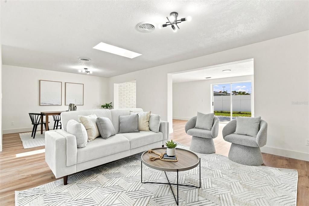Activo con contrato: $439,000 (4 camas, 3 baños, 1940 Pies cuadrados)