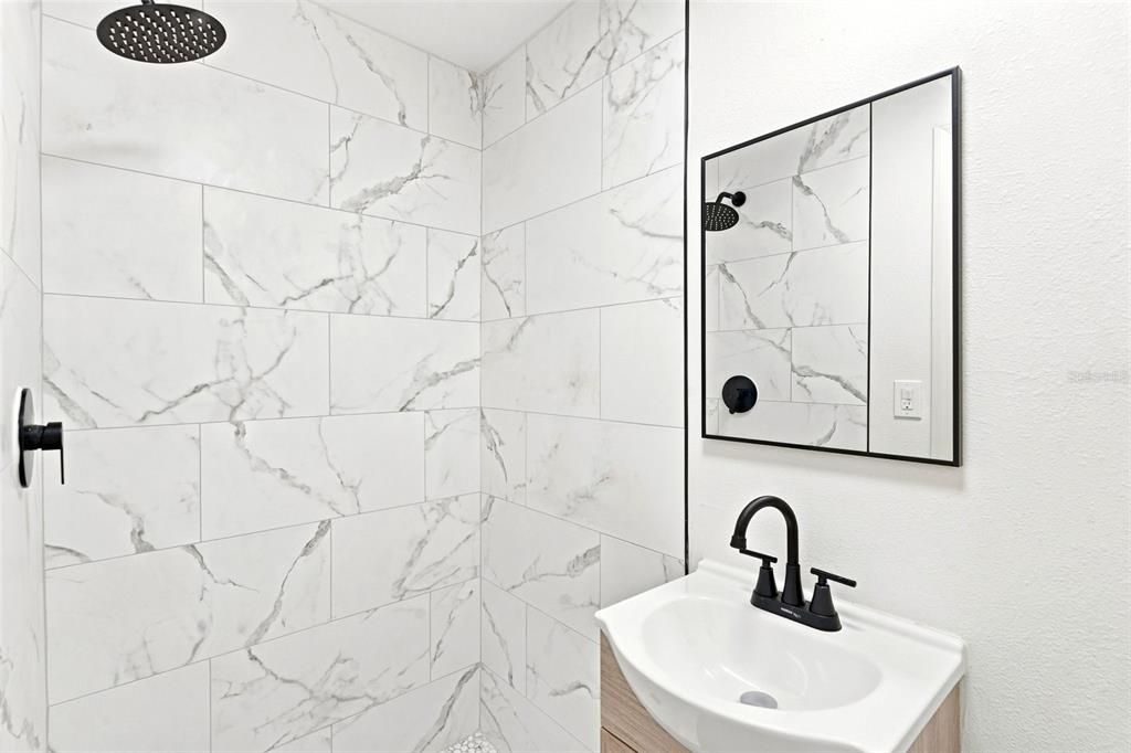 Activo con contrato: $439,000 (4 camas, 3 baños, 1940 Pies cuadrados)