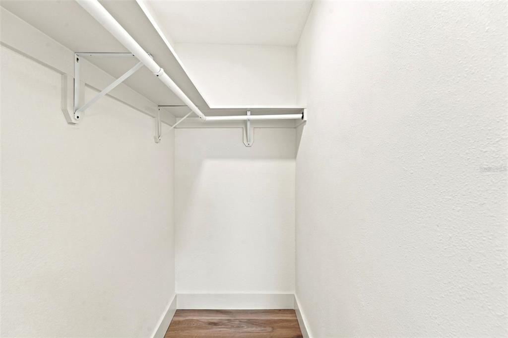 Activo con contrato: $439,000 (4 camas, 3 baños, 1940 Pies cuadrados)