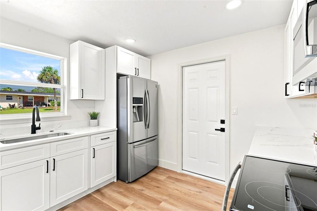Activo con contrato: $439,000 (4 camas, 3 baños, 1940 Pies cuadrados)