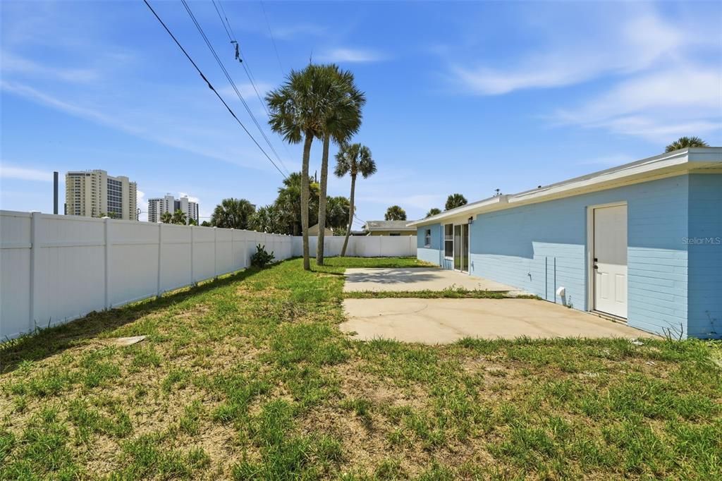Activo con contrato: $439,000 (4 camas, 3 baños, 1940 Pies cuadrados)