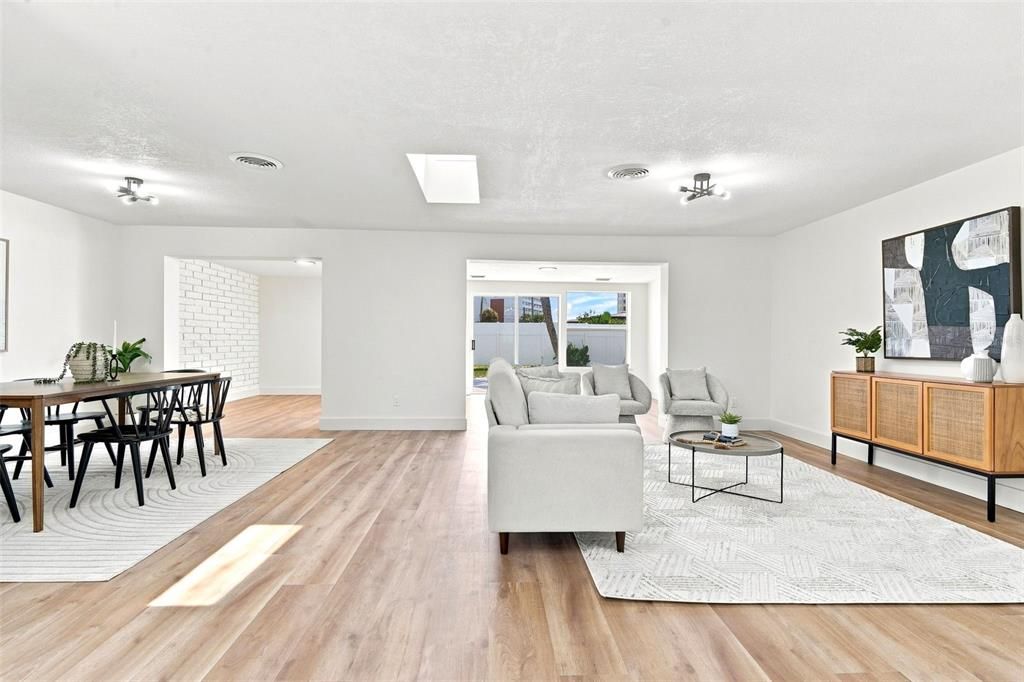 Activo con contrato: $439,000 (4 camas, 3 baños, 1940 Pies cuadrados)