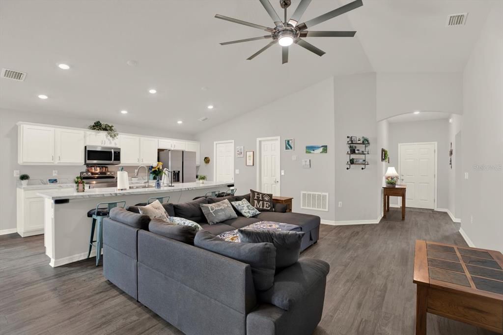 For Sale: $339,000 (4 beds, 2 baths, 1710 Square Feet)