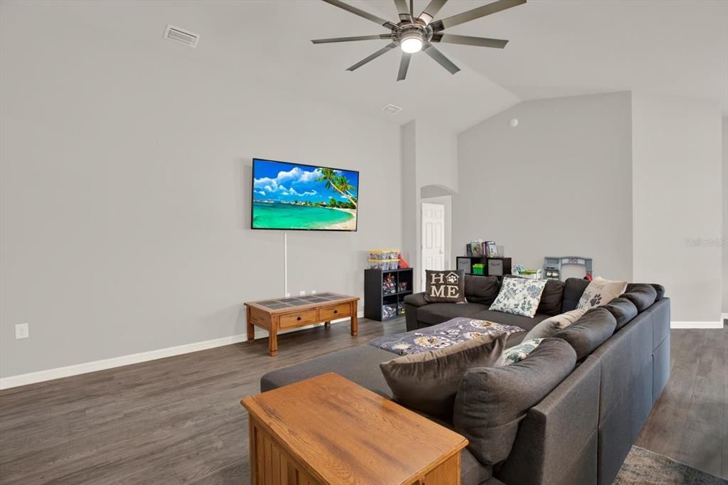 For Sale: $339,000 (4 beds, 2 baths, 1710 Square Feet)