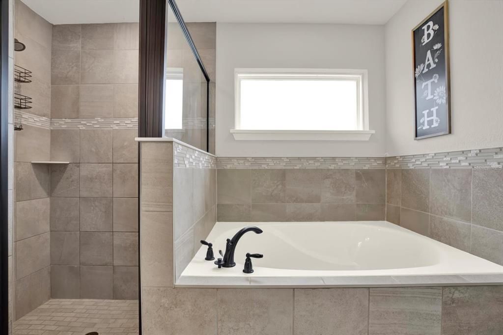 For Sale: $339,000 (4 beds, 2 baths, 1710 Square Feet)