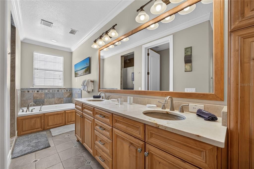 En Venta: $1,499,000 (6 camas, 5 baños, 4643 Pies cuadrados)