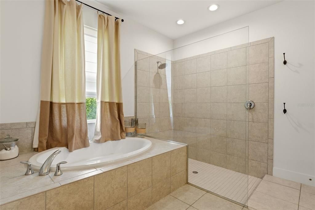 В аренду: $4,800 (3 спален, 2 ванн, 2292 Квадратных фут)
