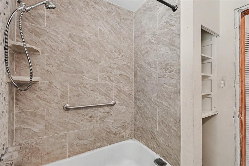 На продажу: $269,000 (2 спален, 1 ванн, 935 Квадратных фут)