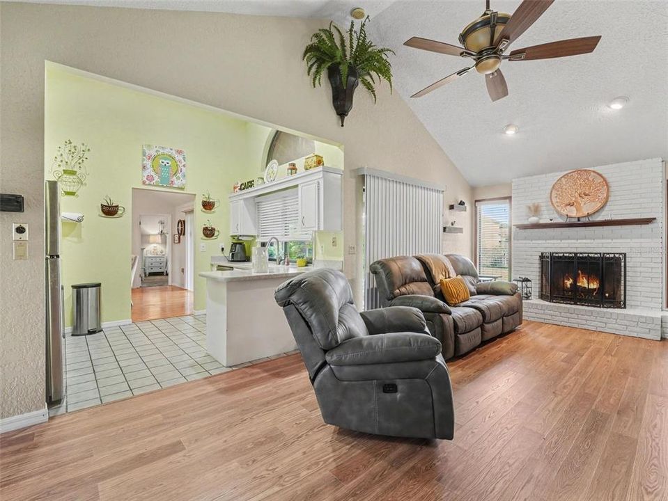 For Sale: $350,000 (3 beds, 2 baths, 1898 Square Feet)