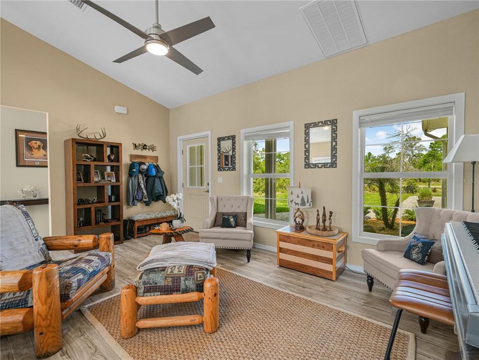 En Venta: $329,900 (3 camas, 2 baños, 1470 Pies cuadrados)