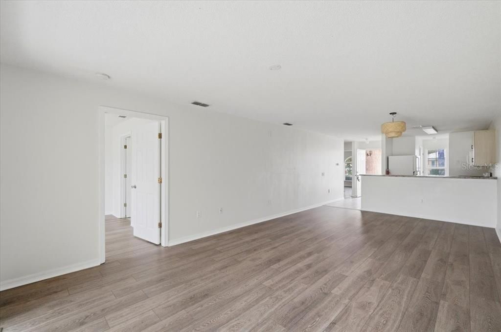 For Rent: $1,800 (3 beds, 2 baths, 1249 Square Feet)