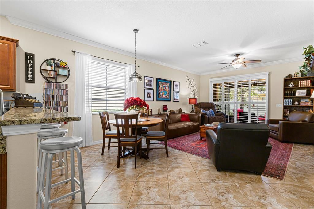 En Venta: $375,000 (3 camas, 2 baños, 2023 Pies cuadrados)