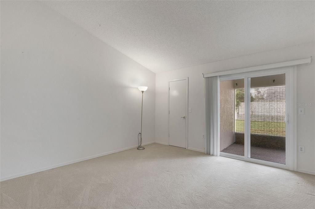 Active With Contract: $239,900 (2 beds, 2 baths, 1381 Square Feet)