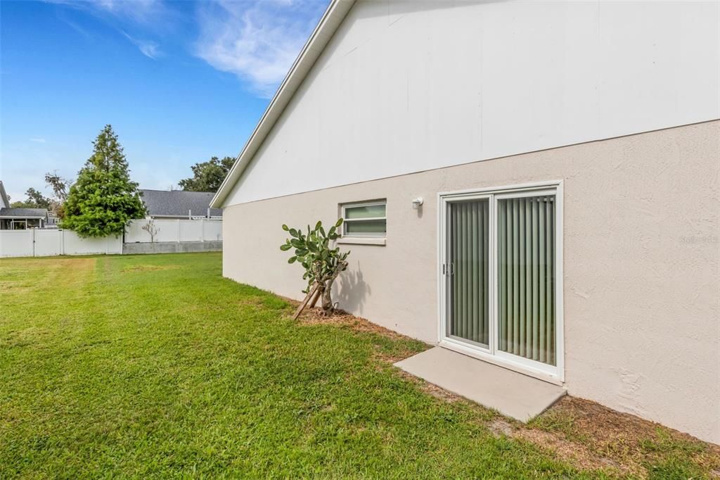 Active With Contract: $239,900 (2 beds, 2 baths, 1381 Square Feet)