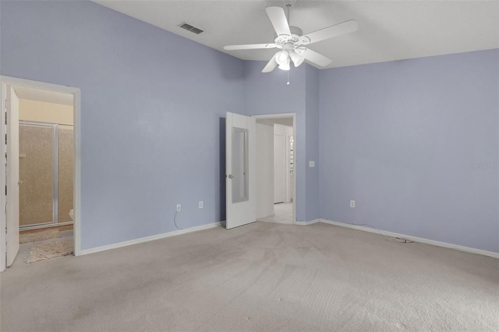 Active With Contract: $239,900 (2 beds, 2 baths, 1381 Square Feet)