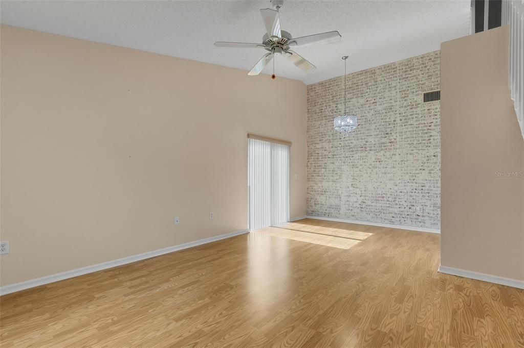 Active With Contract: $239,900 (2 beds, 2 baths, 1381 Square Feet)