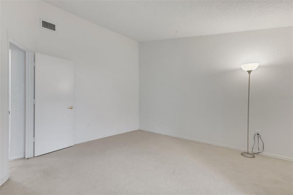 Active With Contract: $239,900 (2 beds, 2 baths, 1381 Square Feet)