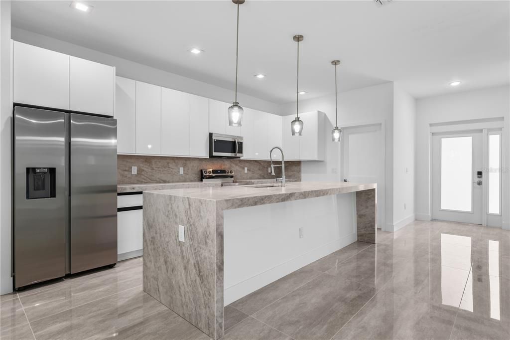 En Venta: $349,900 (4 camas, 2 baños, 1632 Pies cuadrados)