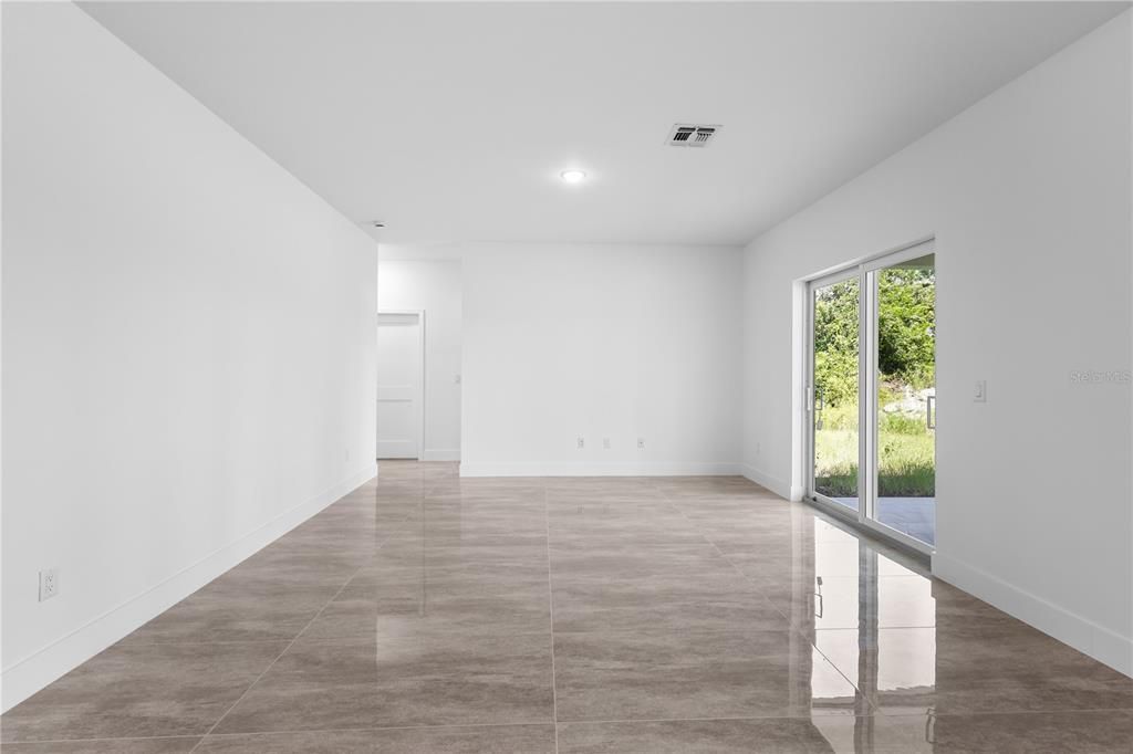 En Venta: $349,900 (4 camas, 2 baños, 1632 Pies cuadrados)