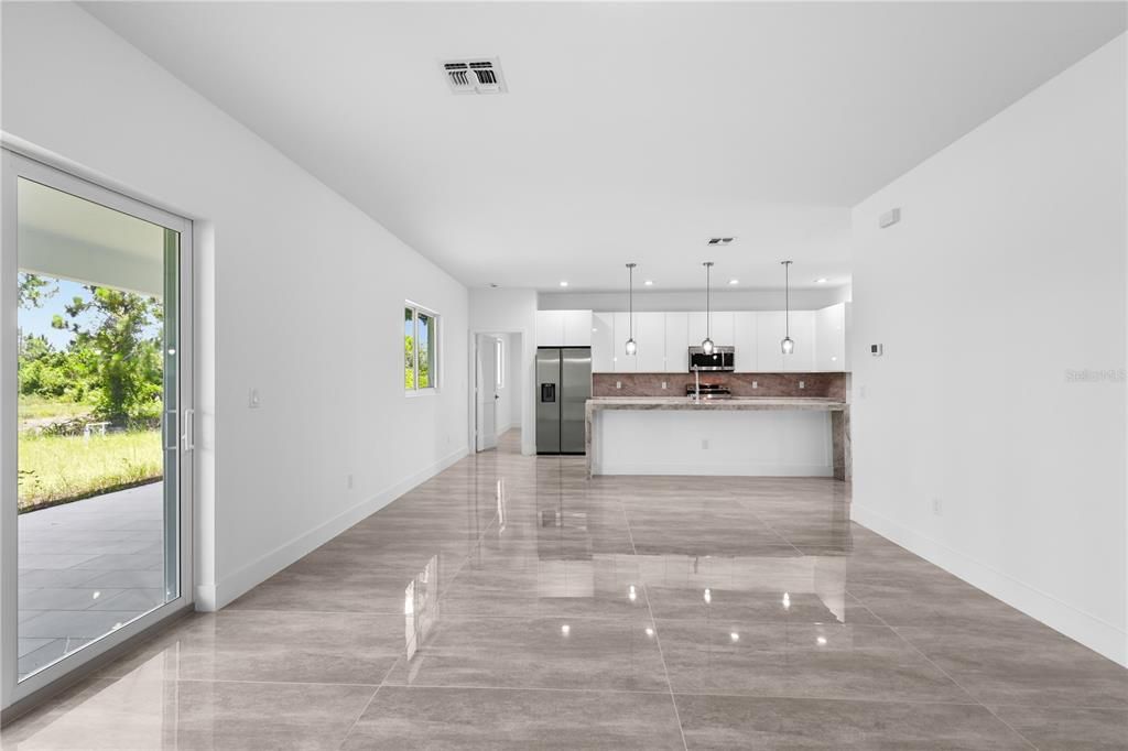 En Venta: $349,900 (4 camas, 2 baños, 1632 Pies cuadrados)
