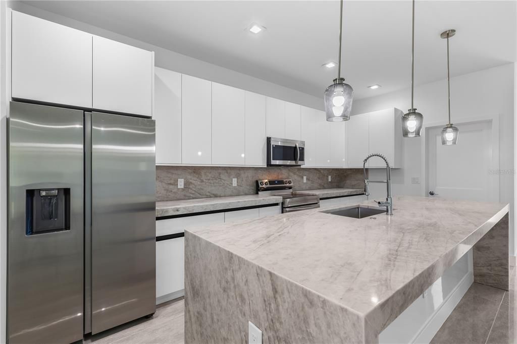 En Venta: $349,900 (4 camas, 2 baños, 1632 Pies cuadrados)