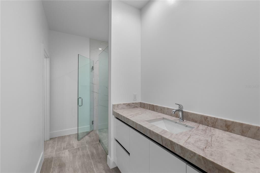 En Venta: $349,900 (4 camas, 2 baños, 1632 Pies cuadrados)